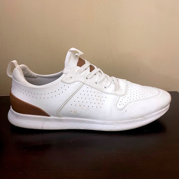 Steve Madden Mens White Tan Perforated Low Top Lifestyle Sneakers Size 11.5M - Picture 3 of 9